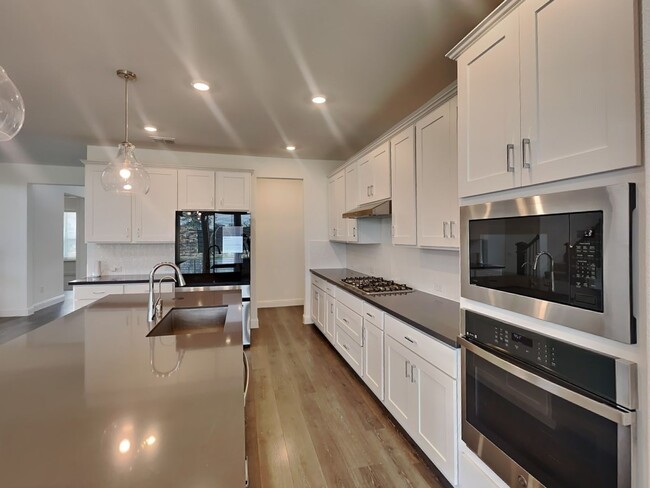 Building Photo - LIVING IN LUXURY! ½ off the first full month’s rent with move-in on or before 11/30/2025.