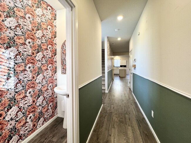 Building Photo - 914 N 18th Ave