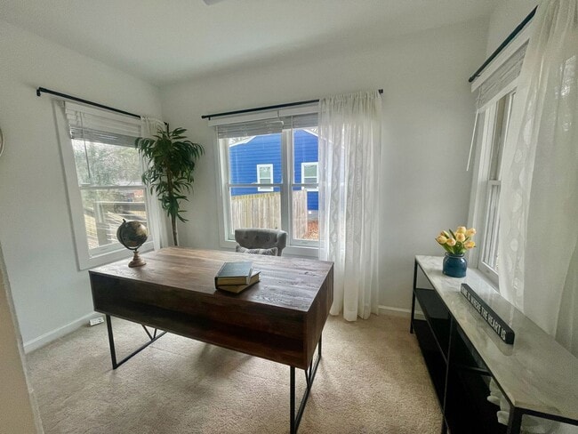 Building Photo - Cozy Bungalow in Atlanta's Westside