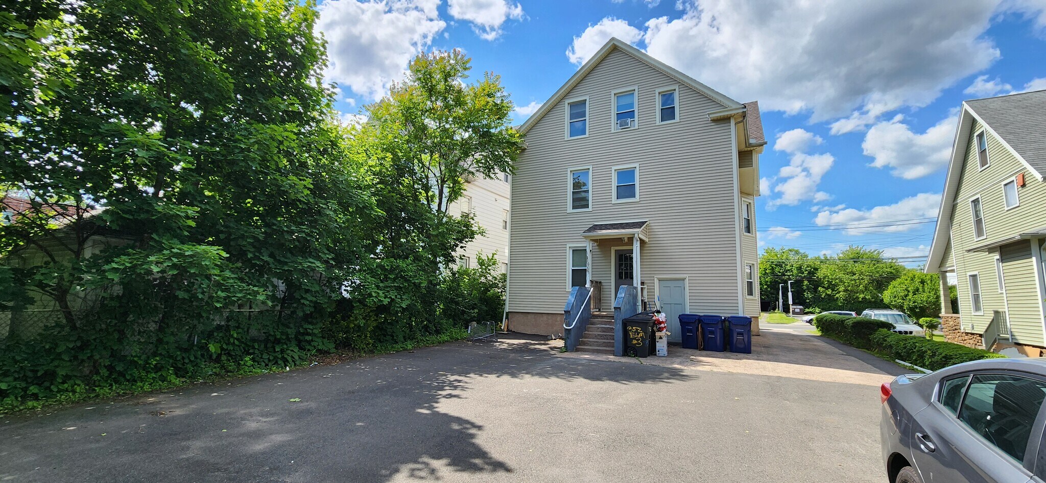 Building Photo - 352 Elm St