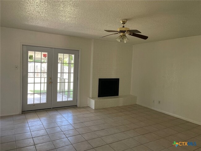 Building Photo - 2403 Hunt Dr