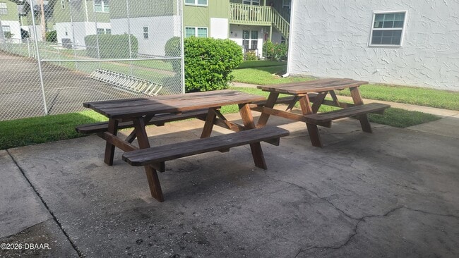 Building Photo - 840 Center Ave