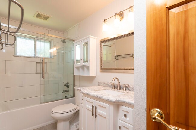 Building Photo - 12920 SE 157th Pl