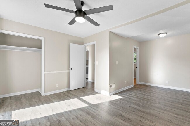 Building Photo - 6941 Stephens Dr