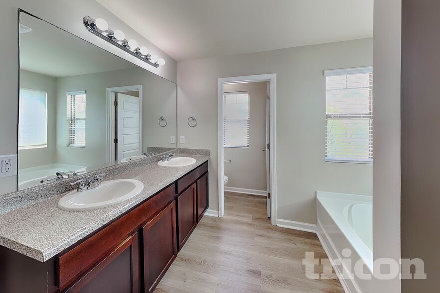 Building Photo - 1095 Lear Dr