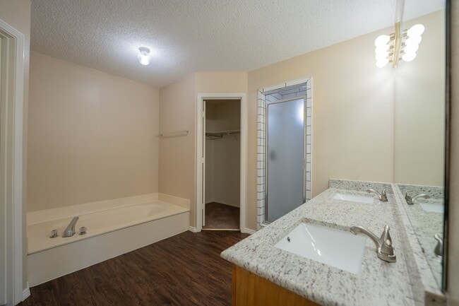 Building Photo - Freshly Updated 3-Bedroom Home on a Corner...