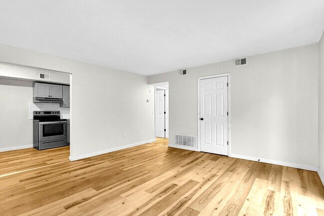 Building Photo - Heatherton 30