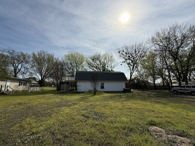 Building Photo - 137 Pearce Dr