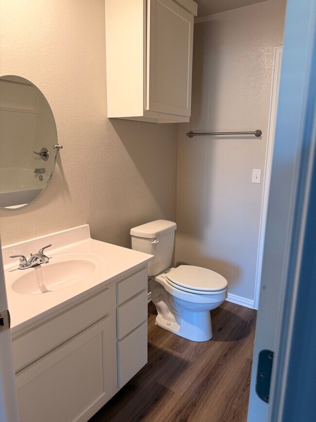 Building Photo - 713 Pemberly