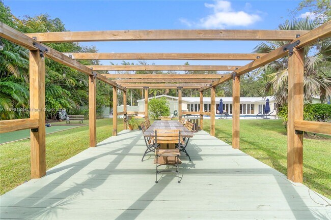Building Photo - 6630 SW 102nd St