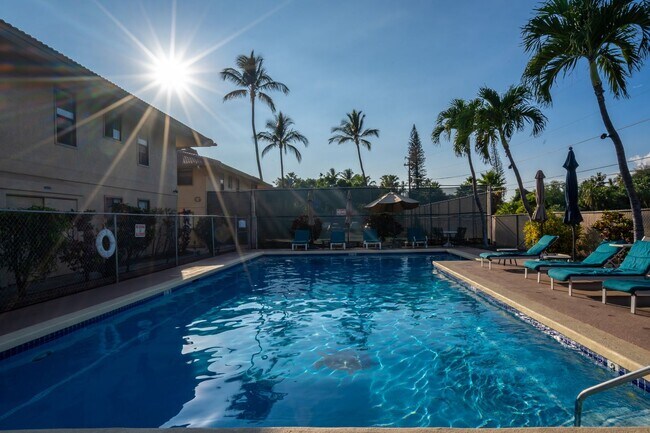 Building Photo - Fully Furnished 2 Bed/1.5 Bath, Maui Gardens Condo with Resort Amenities and Steps to the Beach!