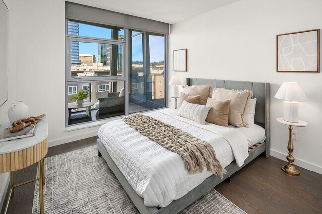 Building Photo - 2Bd/1.75Ba Bellevue Condo