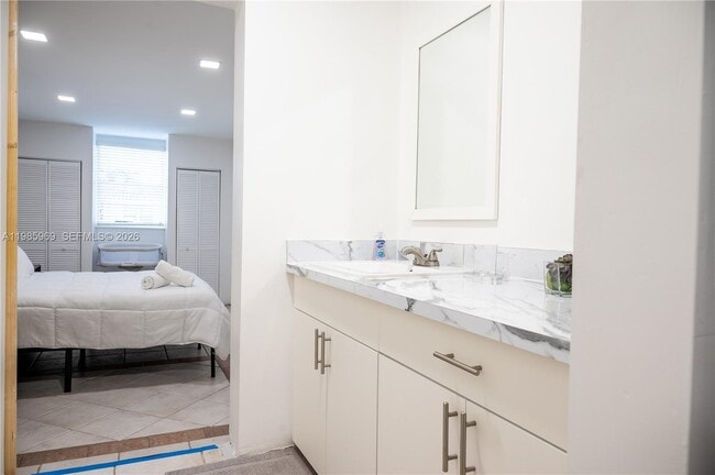 Building Photo - 4821 SW 5th St