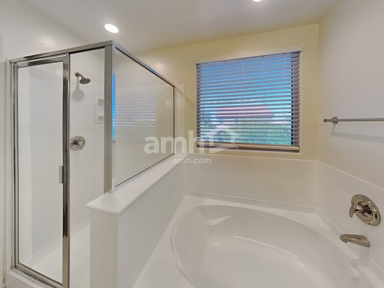 Building Photo - 3806 S 186th Dr