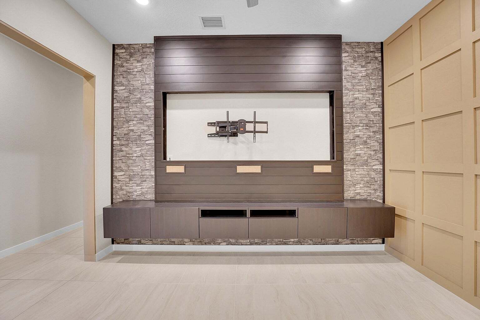 Building Photo - 19515 Weathervane Way