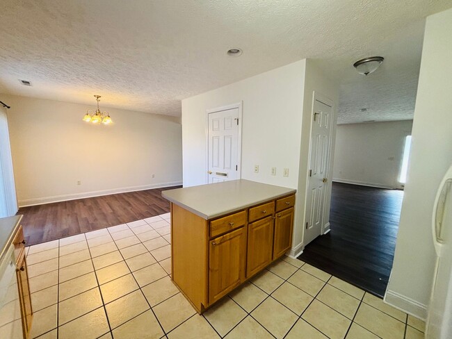 Building Photo - 385 Oak Tree Blvd NW