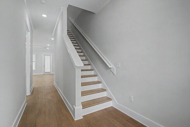 Building Photo - 4065 Four Oaks Blvd