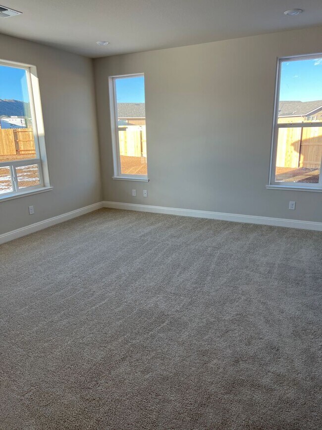 Building Photo - Newer home  in Spanish Springs