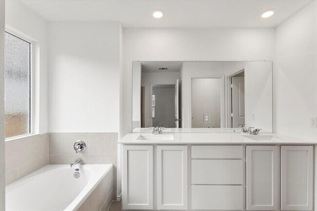 Building Photo - 316 Keefer