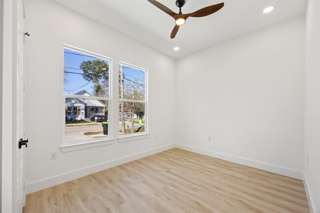 Building Photo - 615 Lettie St