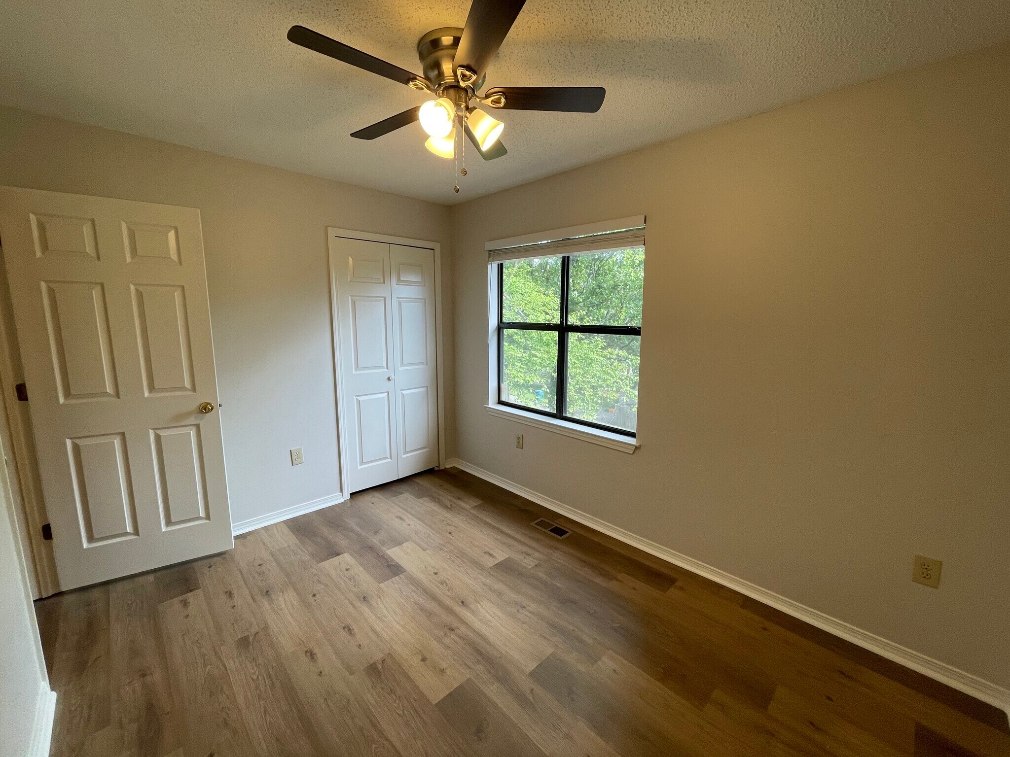 Building Photo - 66 Woodlore Cir