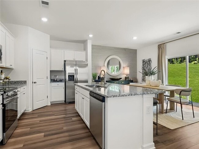 Building Photo - 220 Hickory Rdg Trl