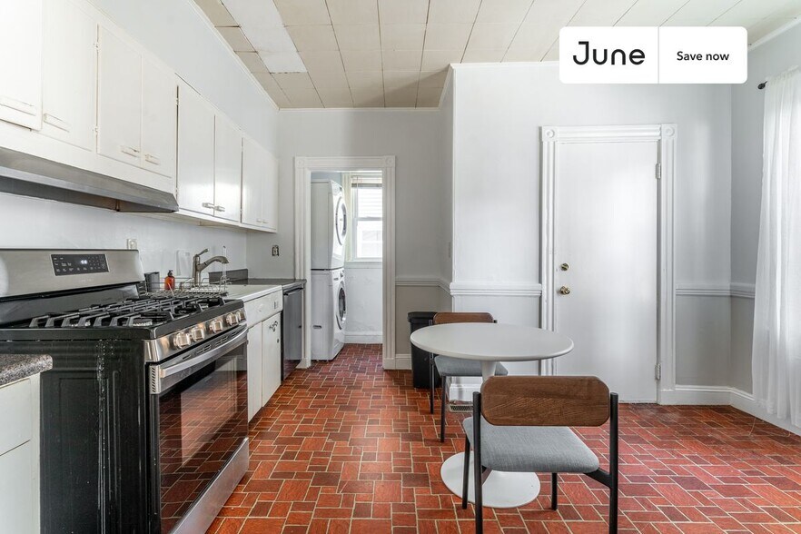 Building Photo - 45 Montcalm Ave