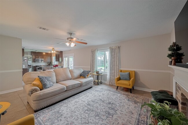 Building Photo - 3426 Hidden Creek Dr