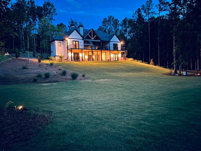 Building Photo - 1031 Pinehurst Dr