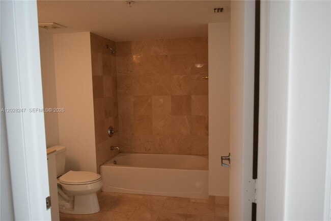 Building Photo - 1800 N Bayshore Dr