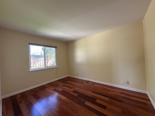 Building Photo - 1934 Foxworthy Ave