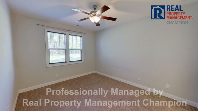 Building Photo - Beautiful Home in Hampstead on Spacious Lot