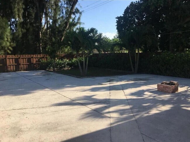 Building Photo - 15700 NW 39th Pl