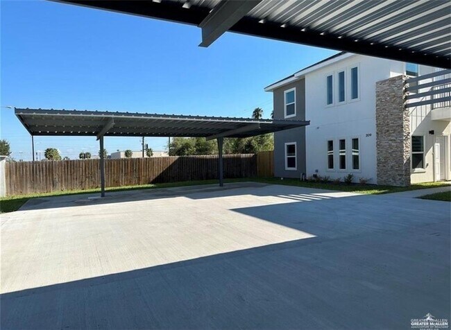 Building Photo - 209 Rafael Dr
