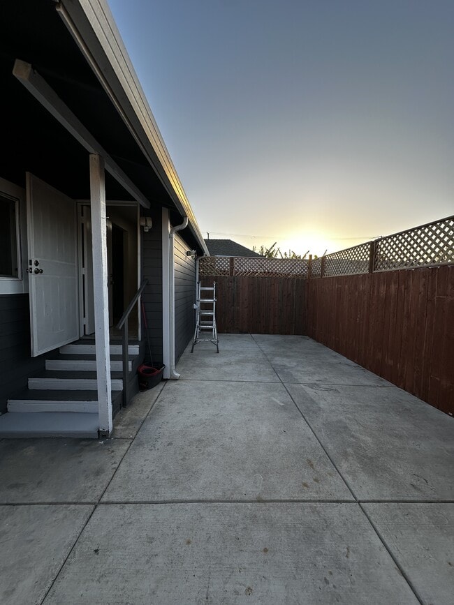 Building Photo - 1111 87th Ave