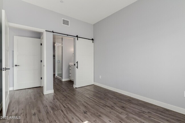 Building Photo - 475 N 9th St