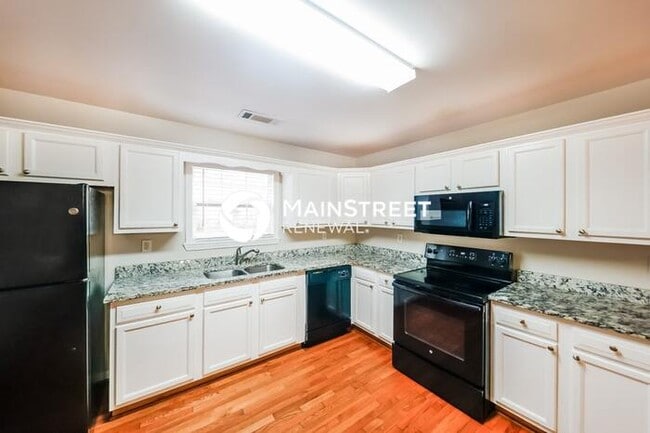 Building Photo - 3 Bedroom Pet-Friendly Home in Bessemer, A...