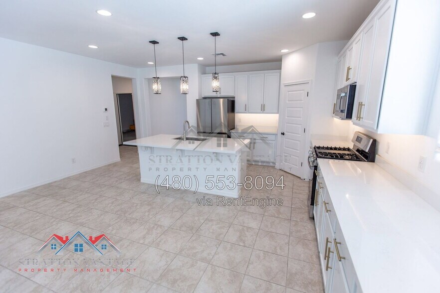Building Photo - 10839 S 52nd Dr