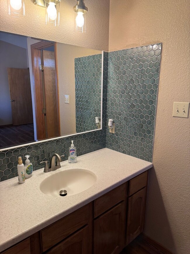 Building Photo - Fully Furnished Rental