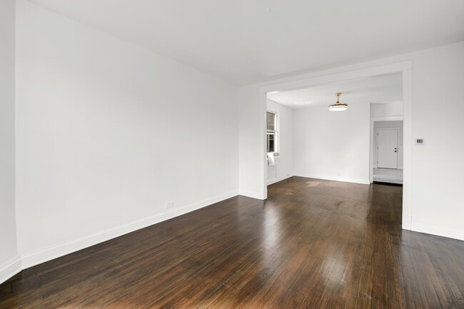 Building Photo - 3836 W Diversey Ave