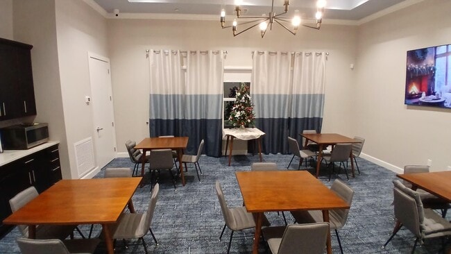 Building Photo - 1204 SE Woodbine Rd