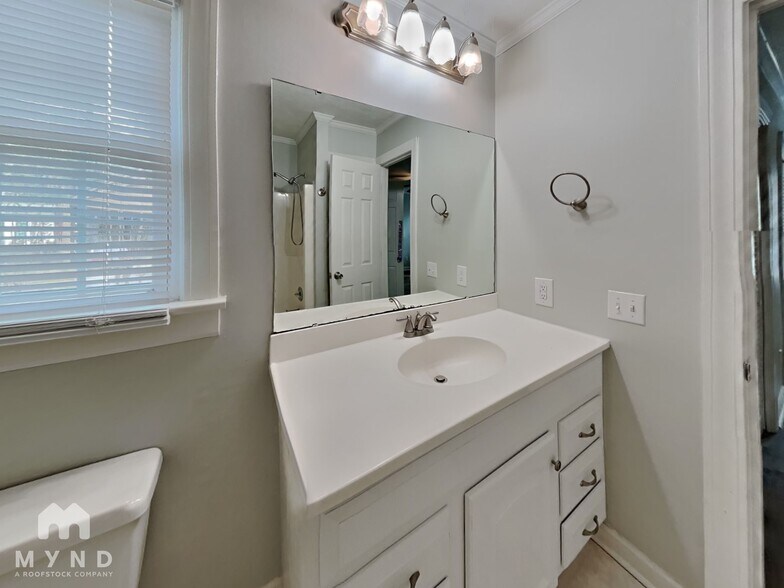 Building Photo - 25 Camelia Dr