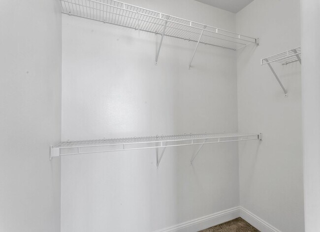 Building Photo - 3/2.5 Crestview Townhome with Community Po...