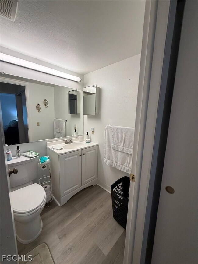 Building Photo - 9570 Green Cypress Ln