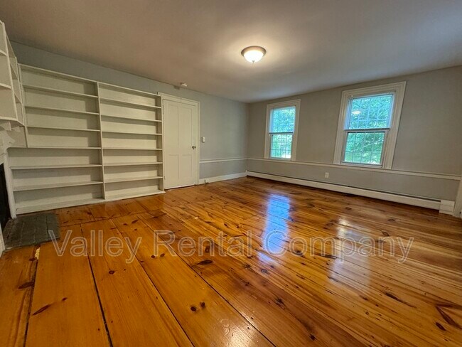 Building Photo - 190 Russell St