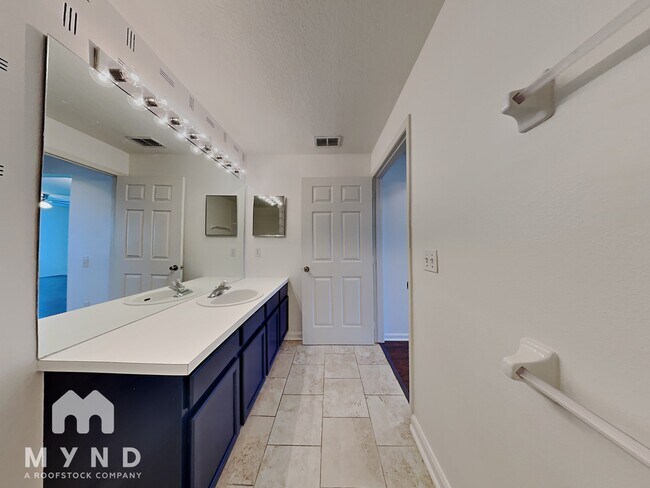 Building Photo - 3960 Southpointe Dr