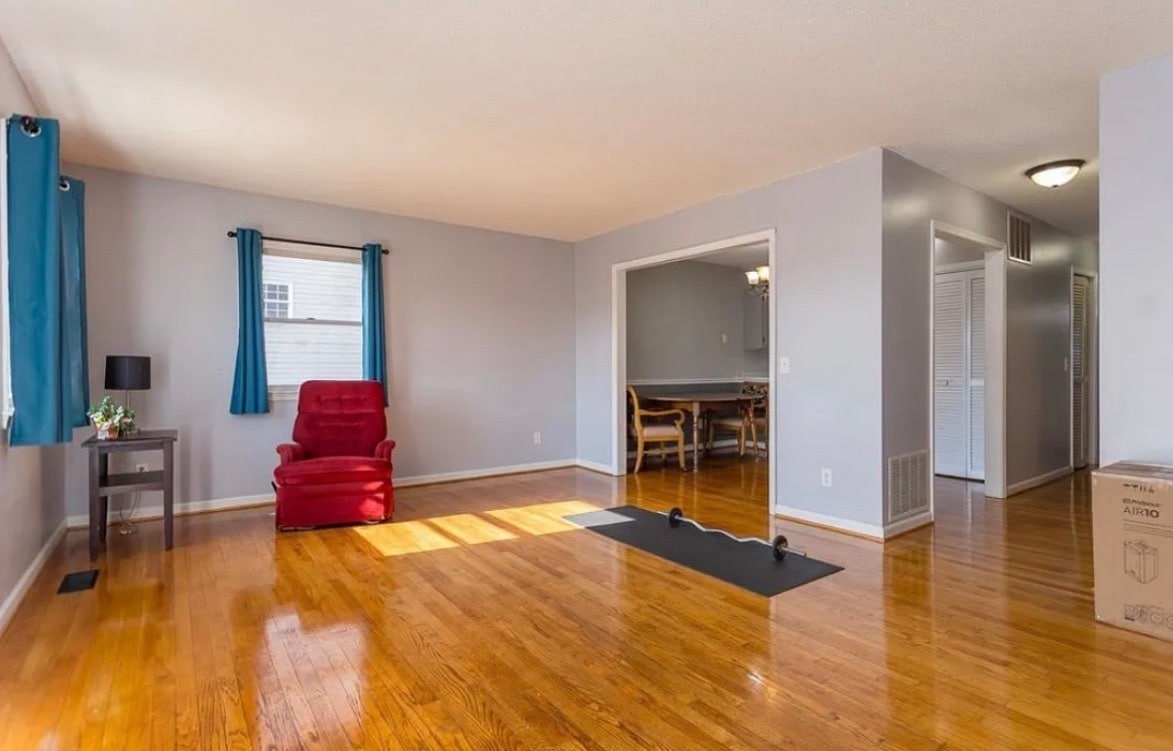 Building Photo - 302 S Dogwood Dr