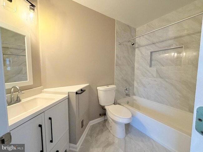 Building Photo - 4805 Cowslip Ct