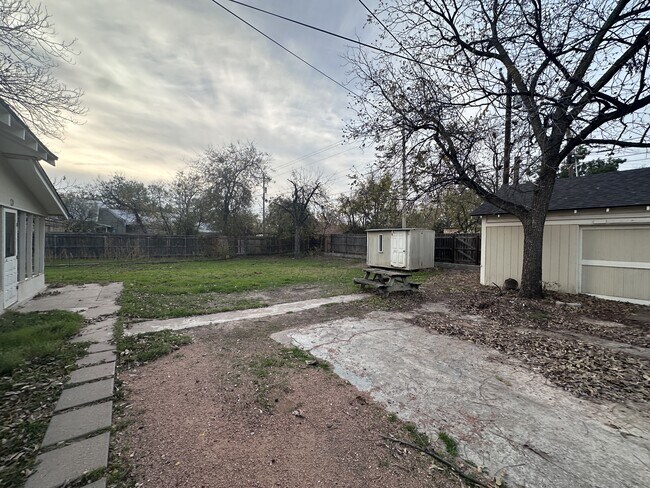 Building Photo - 215 N Washington St