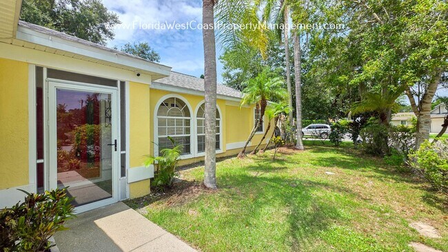 Building Photo - IMPRESSIVE 3 BEDROOM/2 BATH SARASOTA HOME! SUPER LOCATION! PET FRIENDLY!